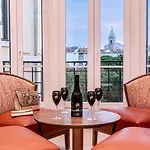 Aston La Scala Hotel *