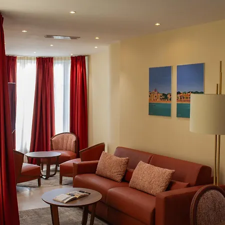 בית מגורים Aston La Scala