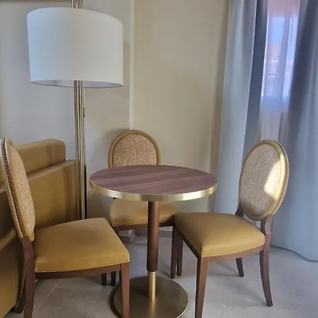 בית מגורים Aston La Scala