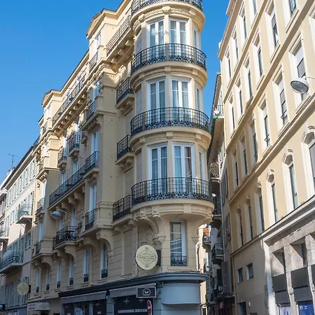 Aston La Scala * Nice