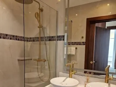 Aston La Scala * 니스