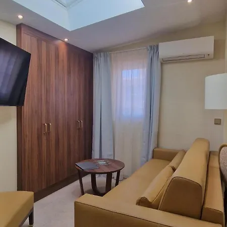 Aston La Scala * Nice