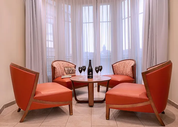 Aston La Scala ホテル *