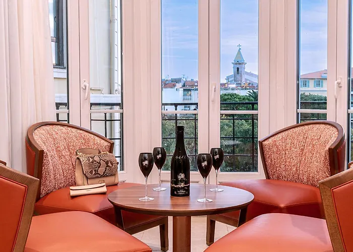 Aston La Scala 酒店 *