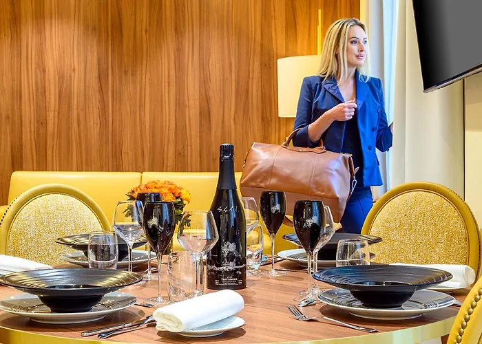 Aston La Scala 酒店 *